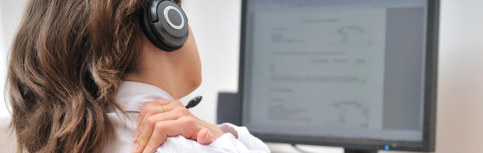 Nackenverspannungen und Kopfschmerzen am Arbeitsplatz